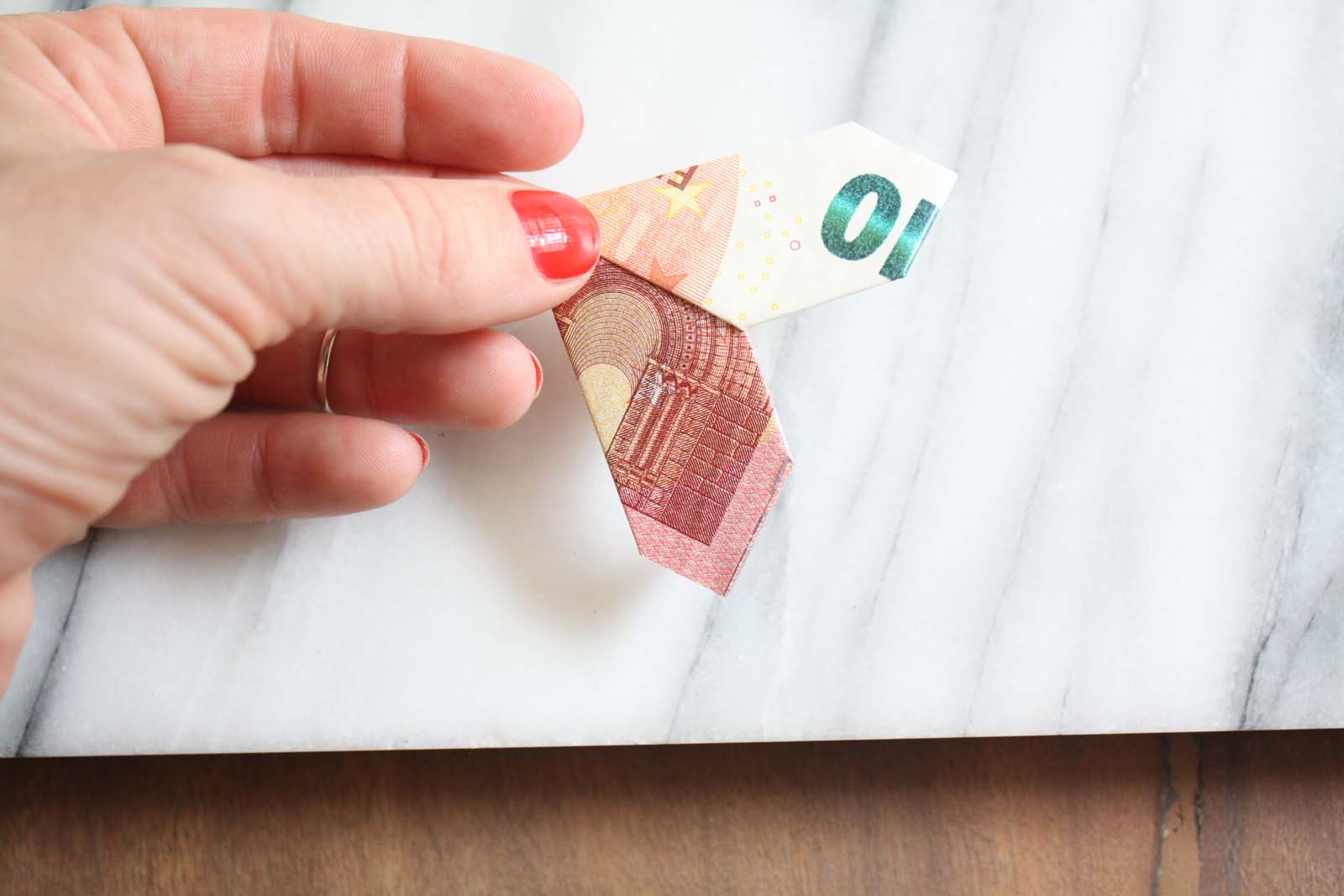 Gelscheine falten: Einhorn - Fertig ist der Körper Gelscheine falten: Einhorn - Fertig ist der Körper