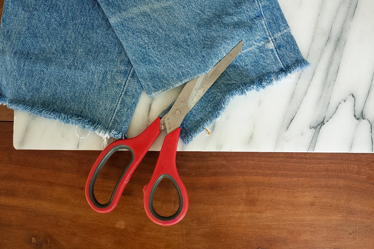 DIY - Jeans: Saum abschneiden