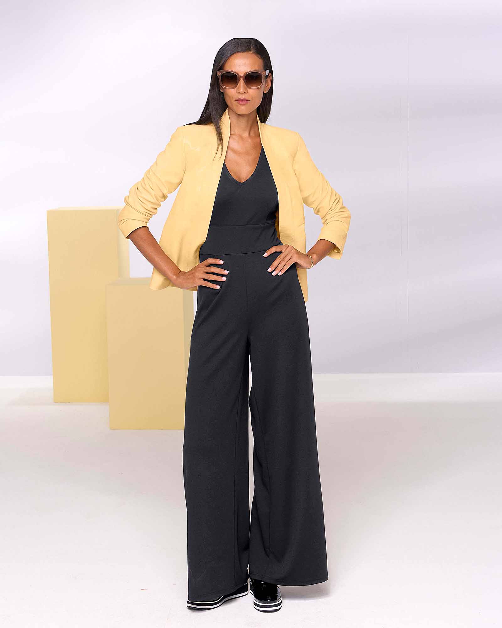 Lederblazer mit Jumpsuit